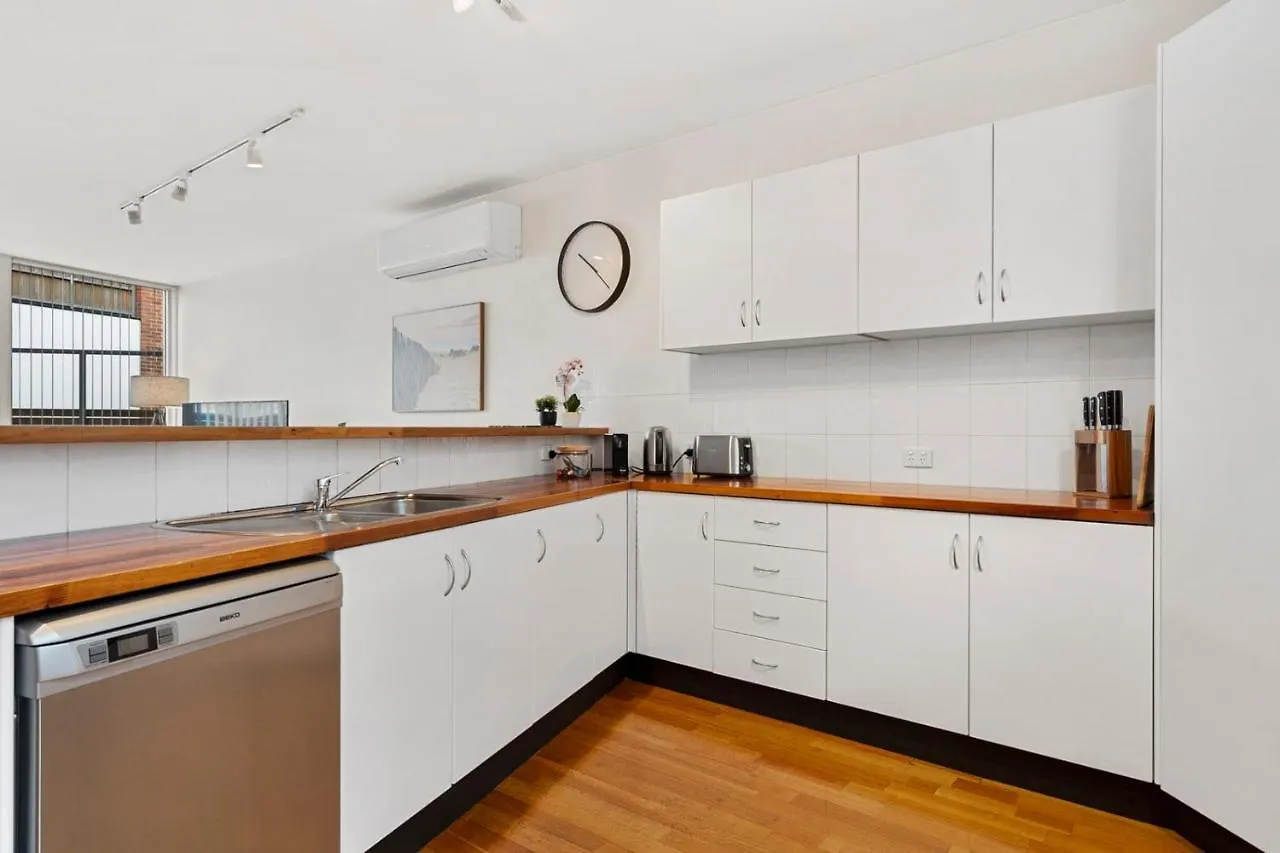 Centre Stage - Stroll To The Waterfront Apartment Hobart