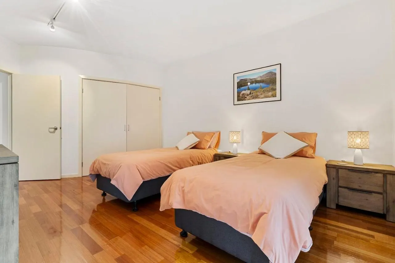 Centre Stage - Stroll To The Waterfront Apartment Hobart Australia